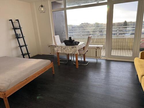Foto - Eingerichtete 1-Zimmer-Wohnung mit Balkon & Aufzug – Nähe U72 – A