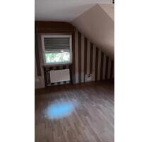 Altbau, 3 Zimmer, Dachgeschosswohnung - Neu-Isenburg