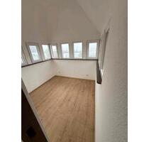 2,5-Zimmer-Dachgeschosswohnung (50 m²) mit Aussichtsturm - Grünstadt