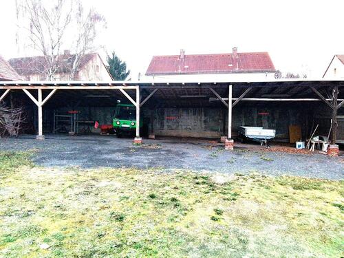 Foto - Große Stellplätze überdacht mit Strom