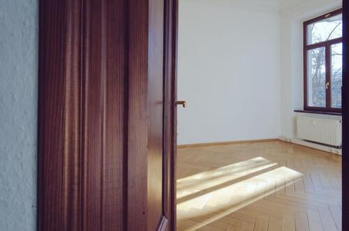 Foto - Sanierte Wohnung mit sechs Zimmern u Balkon im Waldstraßenviertel