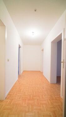 Foto - Erdgeschosswohnung mit Balkon und kleinem Gartenstück