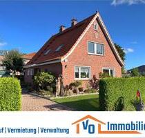 Ideal für Singles: Renovierte 2ZKB-Dachgeschosswohnung inkl. EBK in ruhiger Lage von Ostgroßefehn
