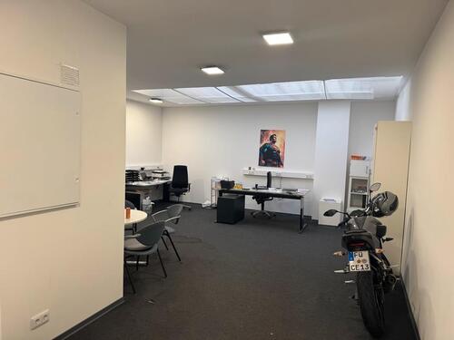 Foto - Wohnhaus und Wohnung und Lager mit Innenhof 80 m2