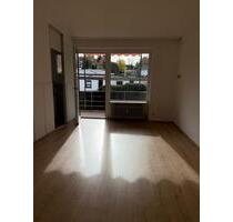 1-Zimmer Whg mit neuem Bad und Küche , großer Balkon - Bischofsgrün