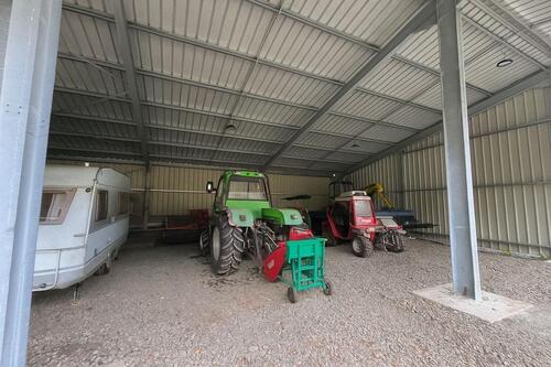 Foto - Überdachter Unterstand Hallenplatz für Wohnwägen usw.