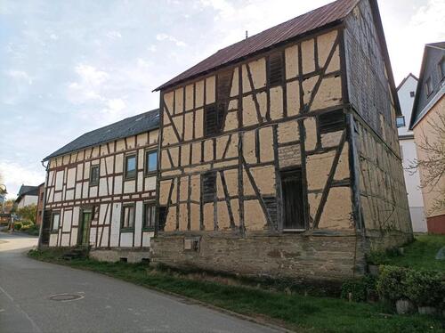 Foto - Gebäudekomplex mit Scheune + Haus in Leideneck