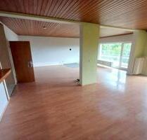 Hennef-Höhenlage: Große 3-Zi-Whg., einzigartige Waldrandlage, Balkon mit Fernblick, Kaminanschluss - Hennef (Sieg)