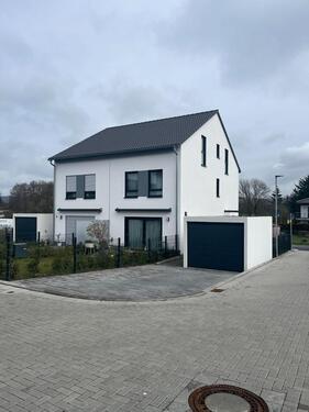 Foto - Moderne Neubau-Doppelhaushälfte in ruhiger Feldrandlage