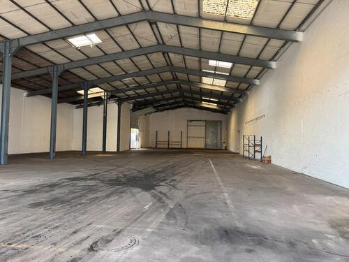 Foto - Lagerhalle - 4,00 EUR Kaltmiete,