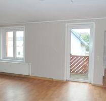 Ab sofort zu haben: Schöne 2,5-Zimmer-Wohnung mit Balkon, Laminat & Bad mit Wanne und Dusche - Riesa Neuweida