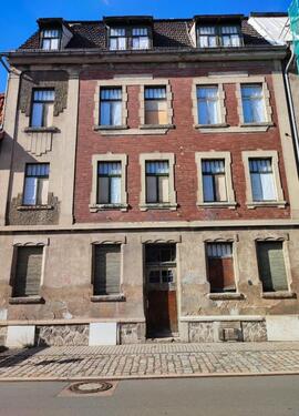 Foto - Sanierungsbedürftiges Mehrfamilienhaus-provisionsfrei