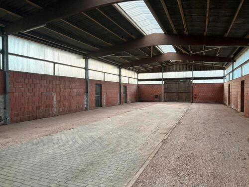 Foto - Stellplatz für PKWOldtimer zu vermieten!