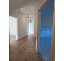 Zentrale 2-Zi.-DG-Wohnung in Lüttringhausen, renoviert & hell - Remscheid Zentrale 2-Zi.-DG-Wohnung in Lüttringhausen, renoviert & hell - Remscheid