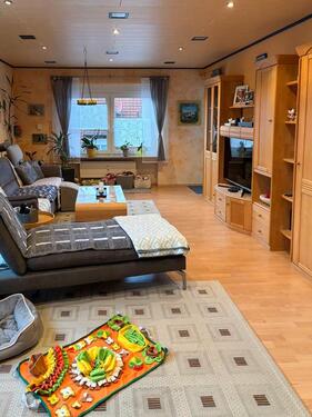 Foto - GROßER BALKON MODERNE WOHNUNG teilmöbliert GRÜN