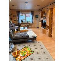 GROßER BALKON MODERNE WOHNUNG teilmöbliert GRÜN - Breitengüßbach