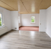 Helle 3-Raum-EG-Wohnung mit 88 qm, Garten, Stellplatz und Küche - Waltershausen