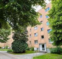 Zum Wohlfühlen kleine 3-Raum-Wohnung mit Balkon und Fussbodenheizung im Bad - Schwerin Mueß