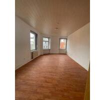 Renovierte geräumige 3 Zimmer Wohnung mit Einbauküche in - Hof Altstadt