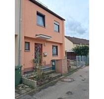 Reiheneckhaus - 1.050,00&nbsp;EUR Kaltmiete, ca.&nbsp; 122,00&nbsp;m&sup2; in Heilsbronn (PLZ: 91560)