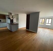 3,5-Zimmer-Wohnung mit Balkon, Einbauküche und 2 TG Stellplätzen - Ettenheim