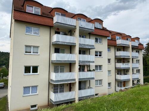 Foto - 3-Zi.-Wohnung mit Balkon im DG eines MFH in Königsee zu vermieten.