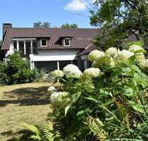 Landhaus mit großem Garten - 420.000,00&nbsp;EUR Kaufpreis, ca.&nbsp; 294,00&nbsp;m&sup2; in Holzminden (PLZ: 37603)