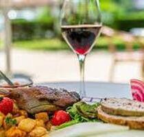 Erstbezug nach Sanierung: Kleine Gastronomie oder Cafe in touritsischer Aussichtslage - Bad Feilnbach