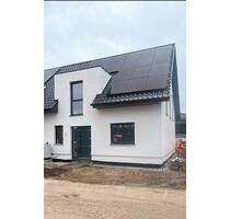 Doppelhaushälfte - 1.700,00&nbsp;EUR Kaltmiete, ca.&nbsp; 140,00&nbsp;m&sup2; in Wallenhorst (PLZ: 49134)