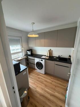 Foto - Voll möbliert, zentral wohnen, oberste Etage m. Balkon u. TG