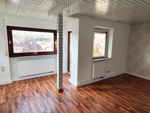 Foto - Kleine aber feine 2-Zimmer-Wohnung im UG mit Balkon in unmittelbarer Nähe zum Bahnhof (S3S4)!