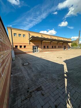 Foto - Lagerfläche mit Büro 1850 m2 - 5,00&nbsp;EUR Kaltmiete, ca.&nbsp; 5,00&nbsp;m&sup2;