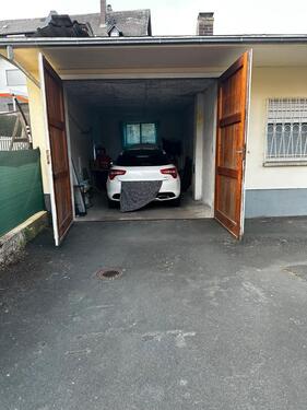 Foto - Ich vermiete eine Garage mit kleinem Nebenraum.