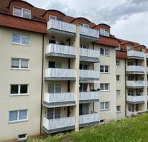 3-Zi.-Wohnung mit Balkon im 2.OG eines MFH in Königsee zu vermieten.