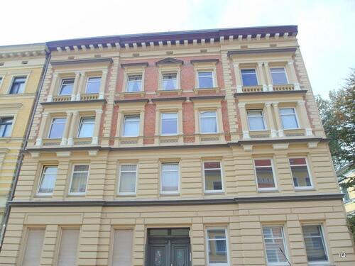 Foto - Singlewohnung mit Balkon (Hofseite), separater Küche, Laminatboden & Badewanne