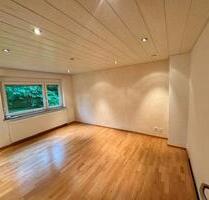Von privat 4-Zimmer EGHochparterre mit Balkon & 2 Stellplätzen - Leonberg
