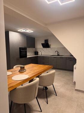 Foto - Hochwertige Dachgeschosswohnung mit Balkon in kernsaniertem Haus