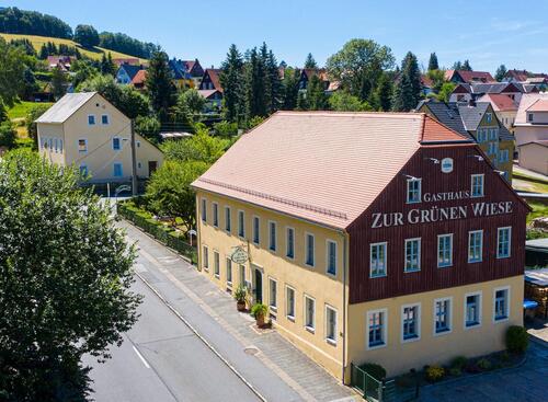 Foto - Wohnhaus mit großer Wohnung ,3 Ferienwohnungen u. Gaststätte
