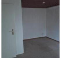 Zimmer, Küche, Bad im Untergeschoss in Rengsdorf