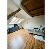 Wunderschöne Dachgeschosswohnung im Ortskern Altglienicke - Berlin Treptow-Köpenick