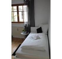 schöne, helle, 3 Zimmer Wohnung mit 4 Einzelbetten in München