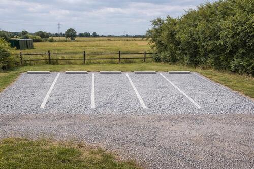 Foto - Wohnmobil- Anhänger-Stellplatz auf Privatgrundstück