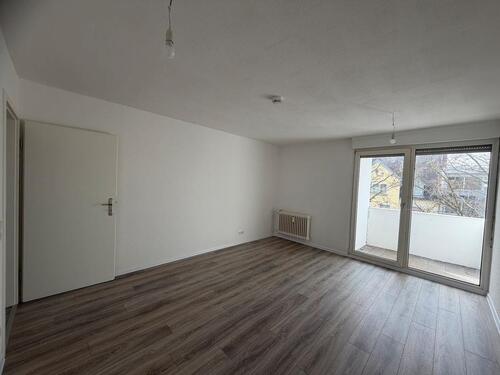 Foto - Frisch renovierte 3-Zimmer-Wohnung mit Balkon, Stellplatz & Aufzug – sofort zugreifen!