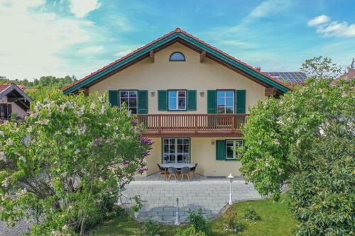 Foto - Einfamilienhaus mit Einliegerwohnung