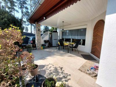 Foto - kleines Haus im Wald als Alterswohnsitz oder Single-Haus