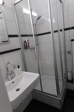 Foto - Krefeld nähe Ostwall, gepflegte 2 Zimmer, Diele, Bad, Küche.