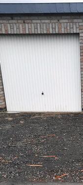 Foto - Große Garage in der Nähe vom Dreimädelhaus zu vermieten