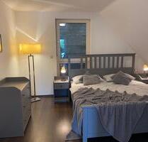 Möblierte 3-Zimmer-Dachgeschosswohnung mit Balkon - Hamburg Hamburg-Mitte