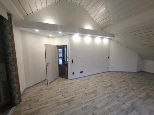 Foto - Große 102qm 3 Zimmer DG Wohnung mit 2 Balkonen, Fußbodenheizung