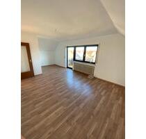 Schöne helle 2-Zimmer-DG Wohnung mit Balkon zu vermieten - Burgau